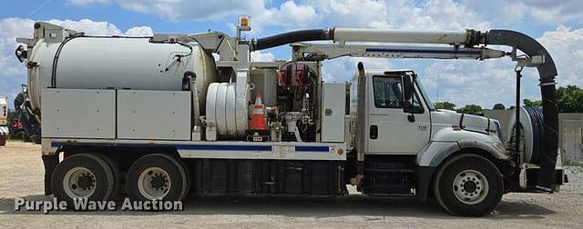 Image of International 7500 equipment image 3