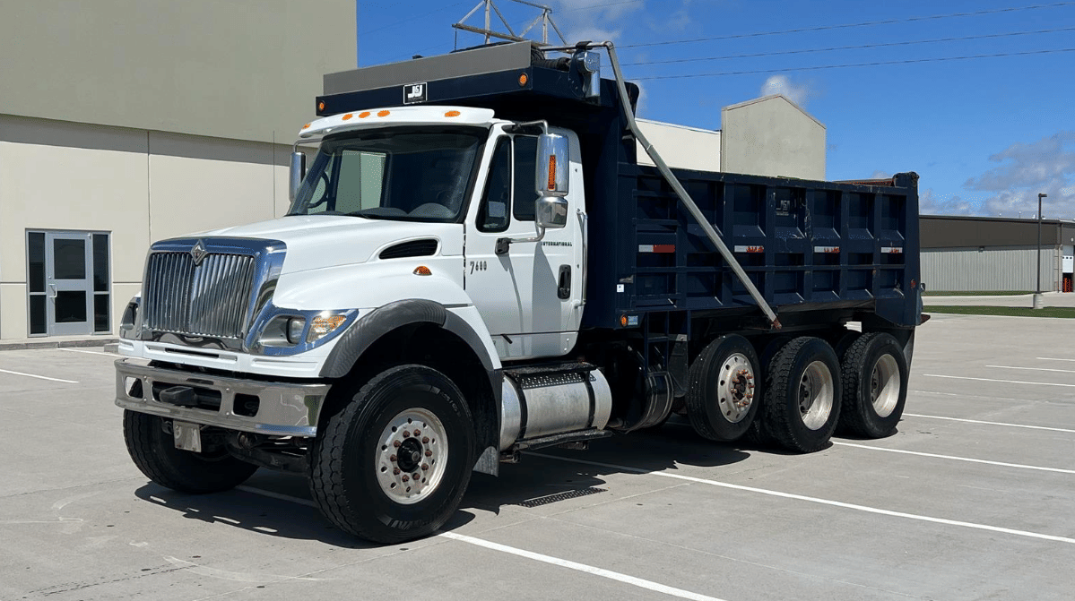 Main image International 7600