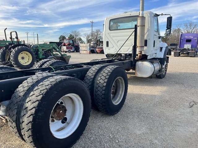 Image of International 7600 equipment image 2