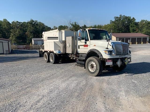 Image of International 7600 equipment image 4