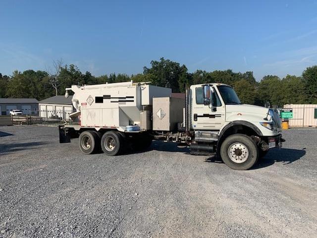Image of International 7600 equipment image 3