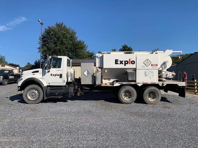 Image of International 7600 equipment image 1