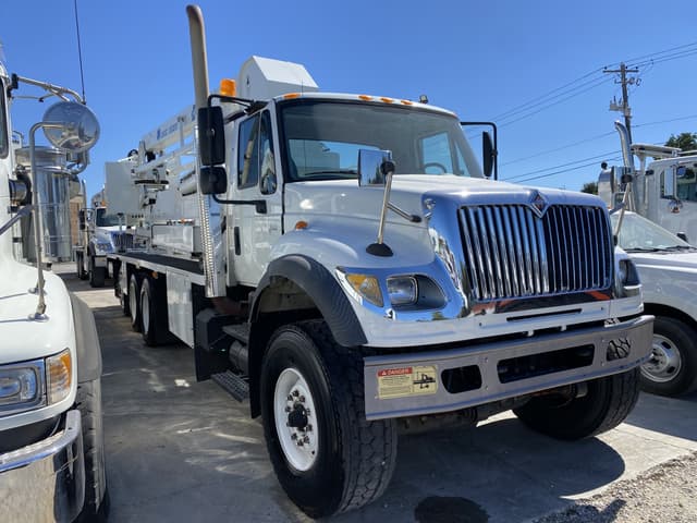 Image of International 7600 equipment image 3