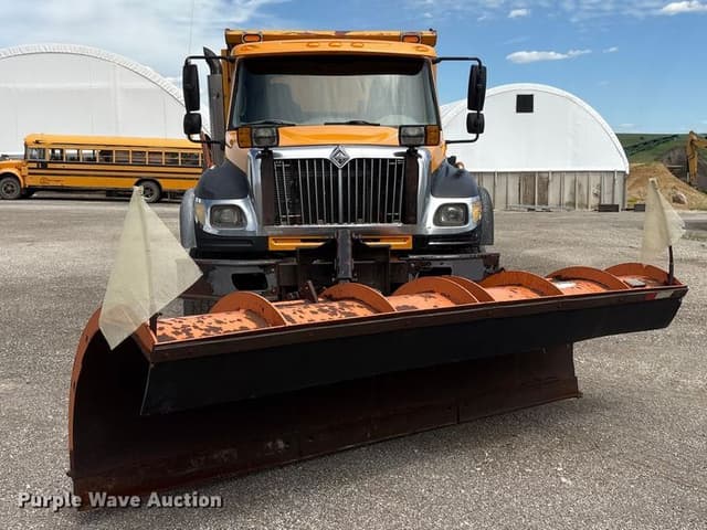 Image of International 7600 equipment image 1