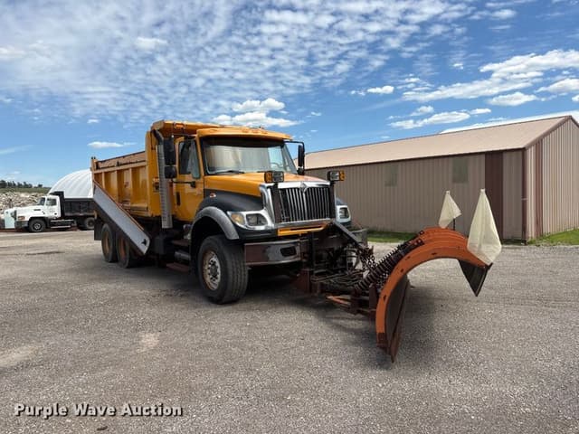 Image of International 7600 equipment image 2
