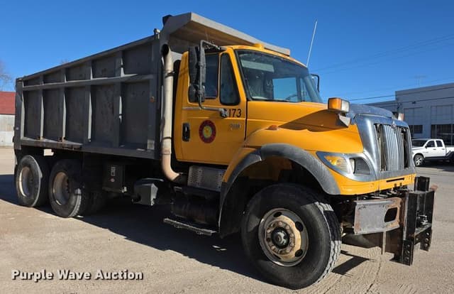 Image of International 7600 equipment image 2