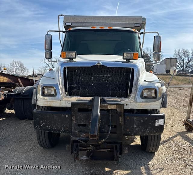 Image of International 7600 equipment image 1