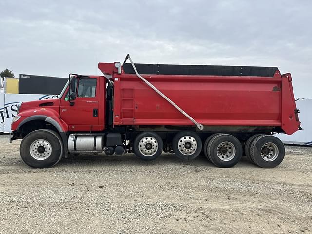 Image of International 7600 equipment image 1