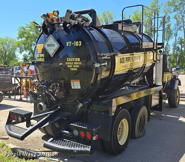 Image of International 7600 equipment image 4