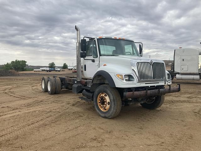 Image of International 7600 equipment image 1
