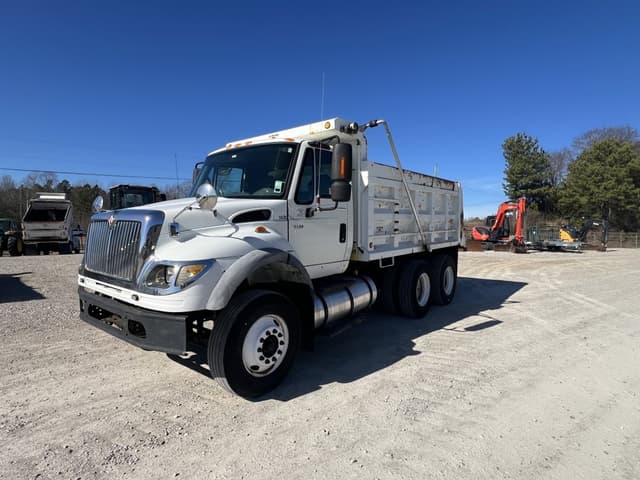 Image of International 7600 equipment image 2