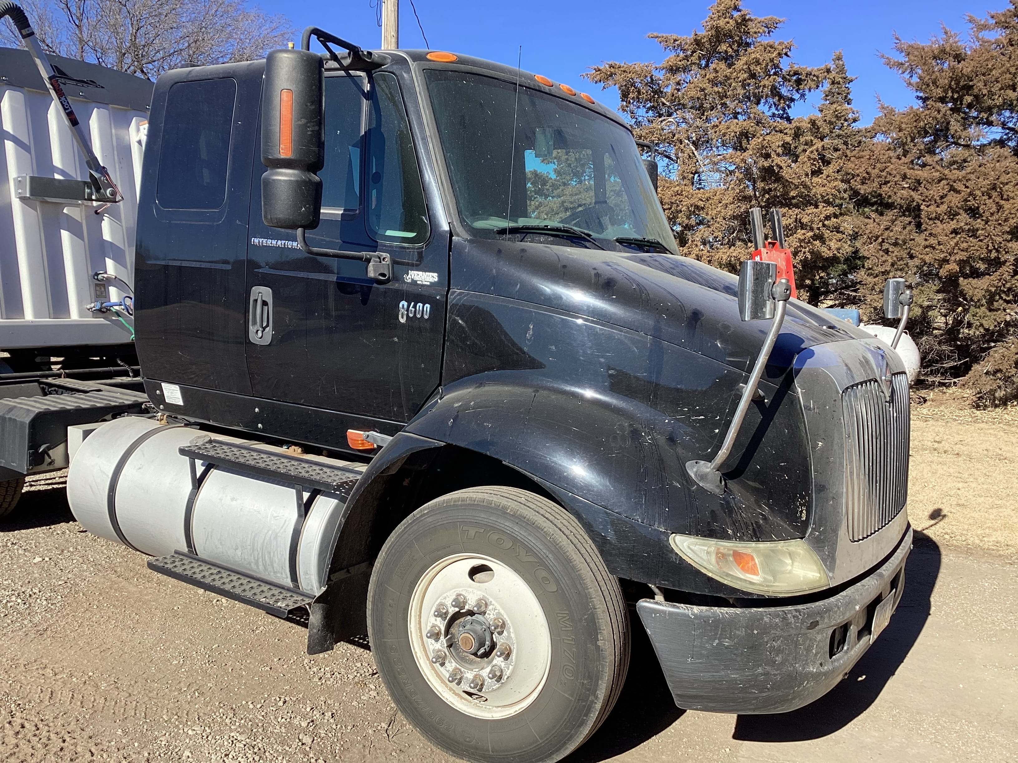 2006 International 8600 Equipment Image0