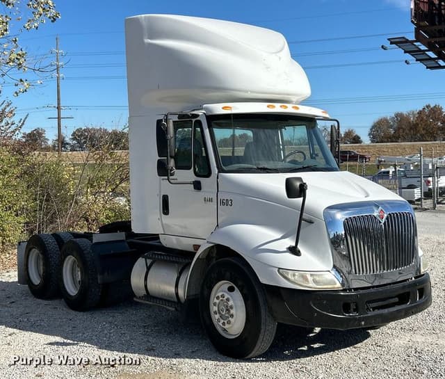 Image of International 8600 equipment image 2