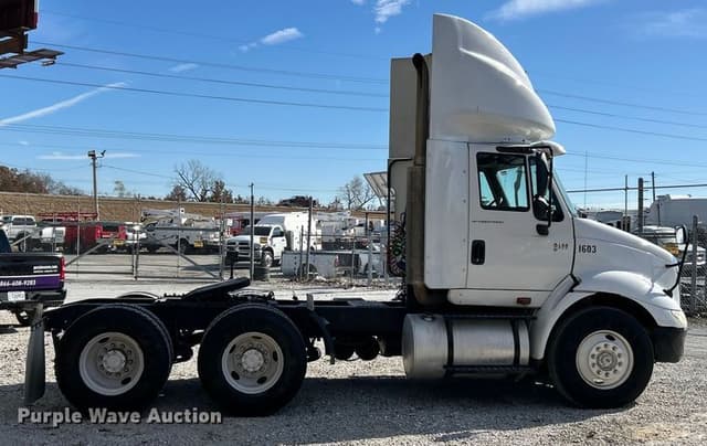 Image of International 8600 equipment image 3