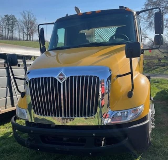 Image of International 8600 equipment image 1