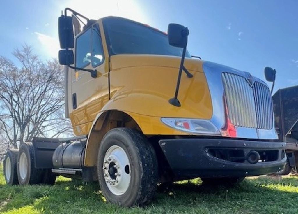 2006 International 8600 Equipment Image0