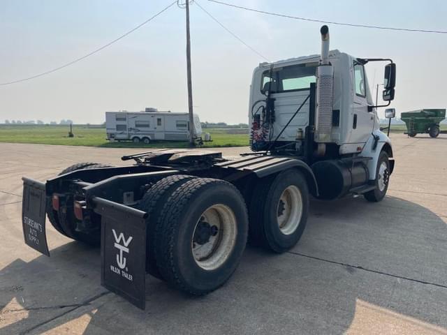 Image of International 8600 equipment image 3