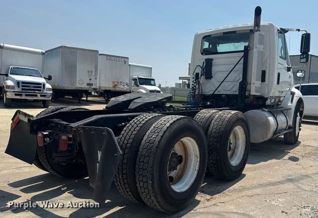 Image of International 8600 equipment image 4