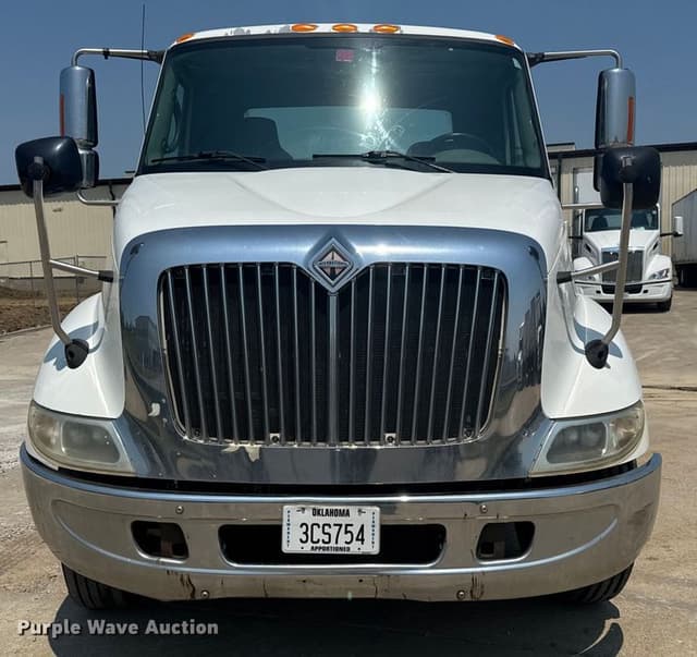 Image of International 8600 equipment image 1