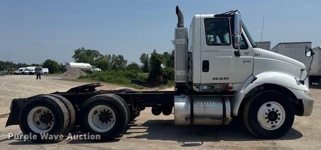 Image of International 8600 equipment image 3