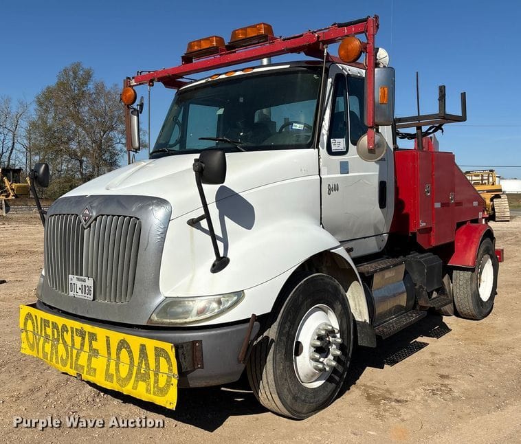 2006 International 8600 Equipment Image0