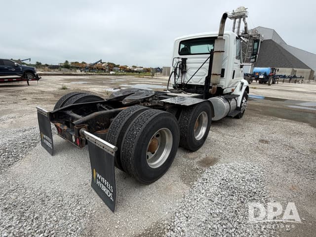 Image of International 8600 equipment image 4