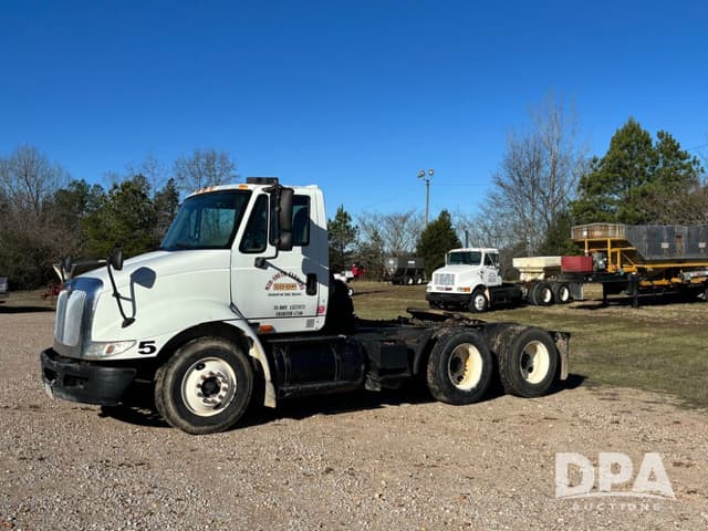 Image of International 8600 equipment image 1