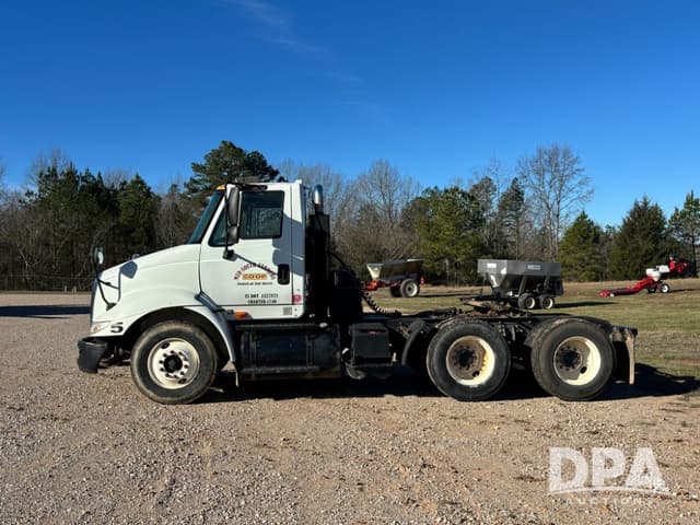 Image of International 8600 equipment image 2