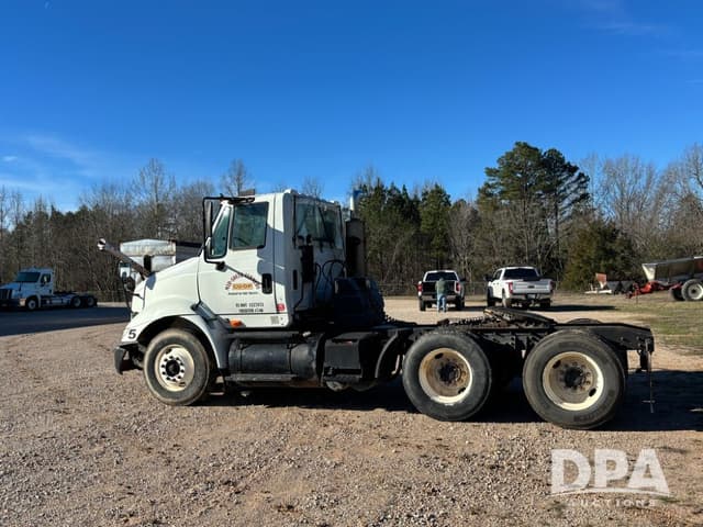 Image of International 8600 equipment image 3