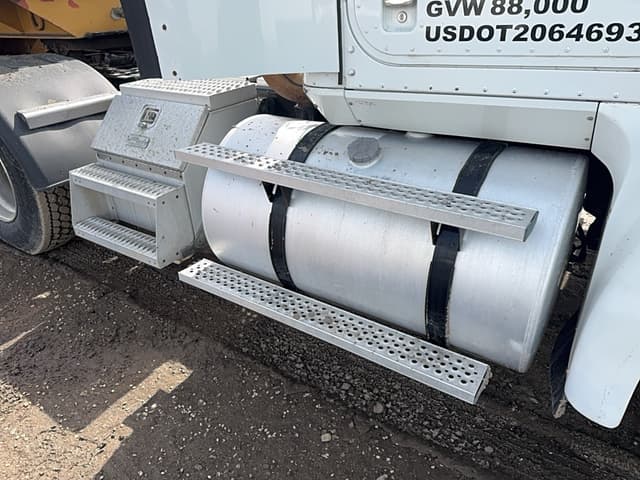 Image of International 9200i equipment image 4