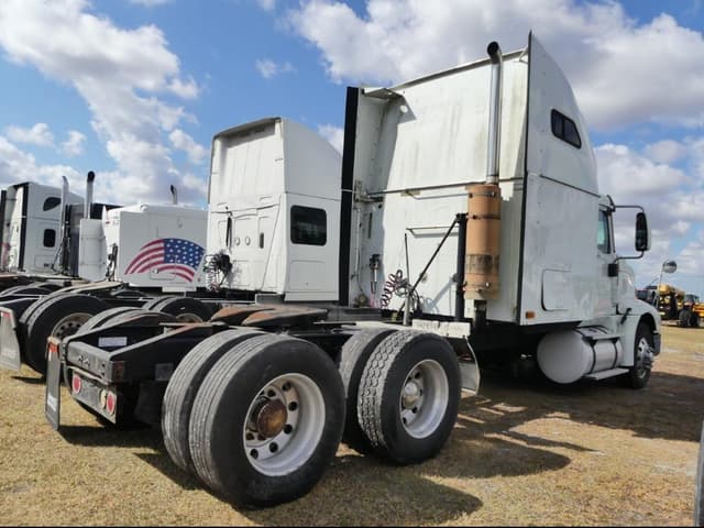 Image of International 9400 equipment image 2