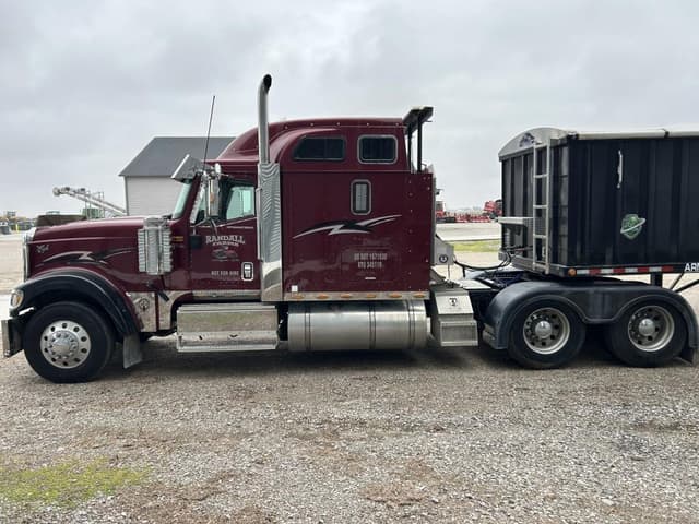 Image of International 9900 equipment image 3