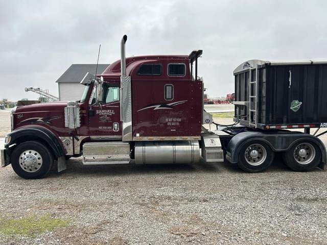 Image of International 9900 equipment image 3