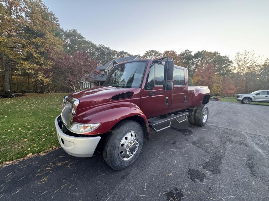 2006 International 4300 Equipment Image0