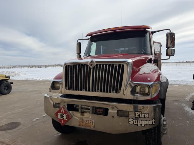 Image of International 7400 equipment image 3