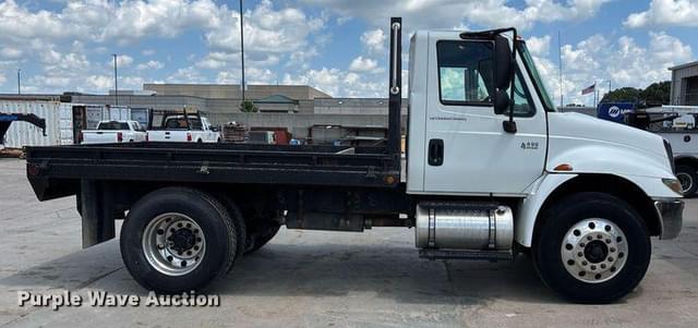 Image of International Dura Star 4400 equipment image 3