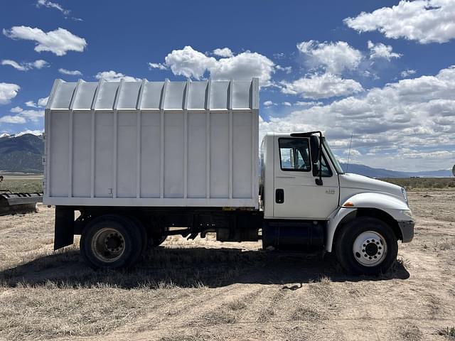 Image of International Durastar 4300 equipment image 3