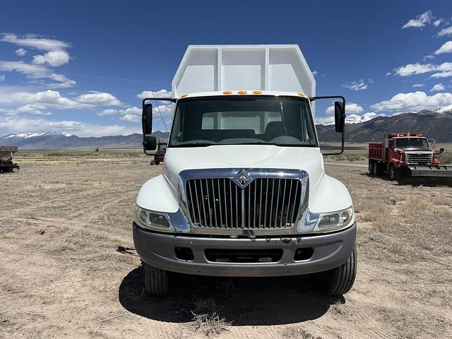 Image of International Durastar 4300 equipment image 1