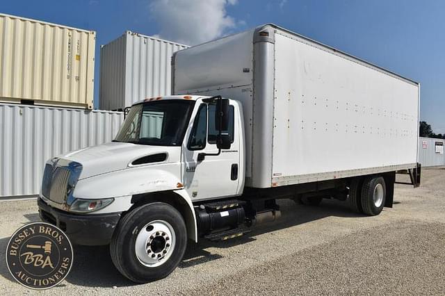 Image of International Durastar 4300 equipment image 1