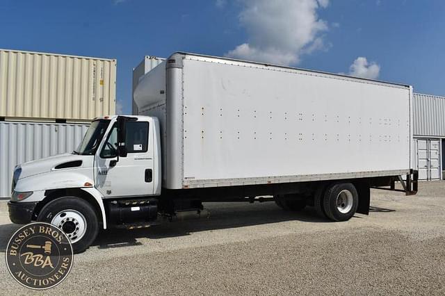 Image of International Durastar 4300 equipment image 4