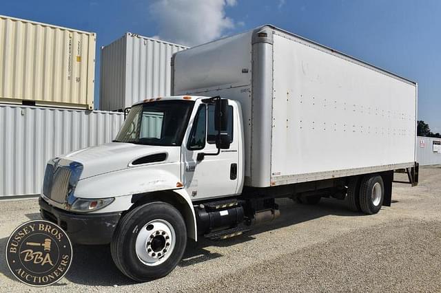 Image of International Durastar 4300 equipment image 3