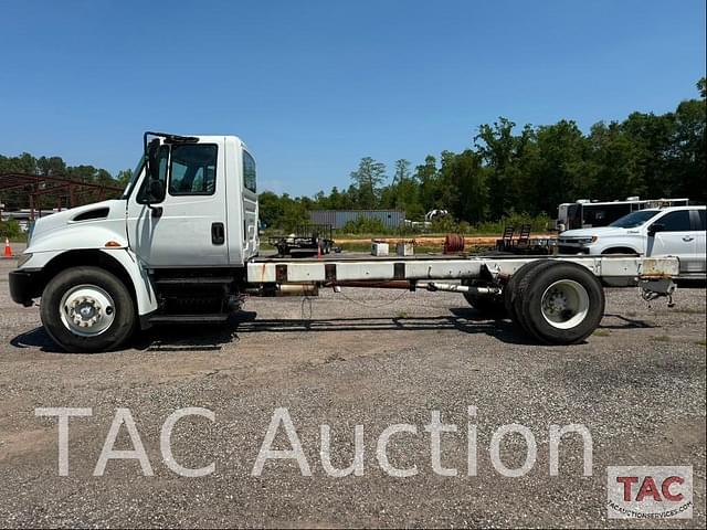 Image of International Durastar 4300 equipment image 1