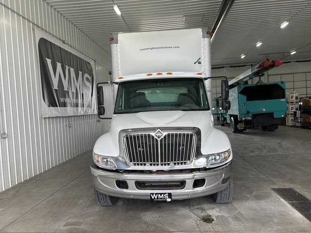 Image of International Durastar 4300 equipment image 1