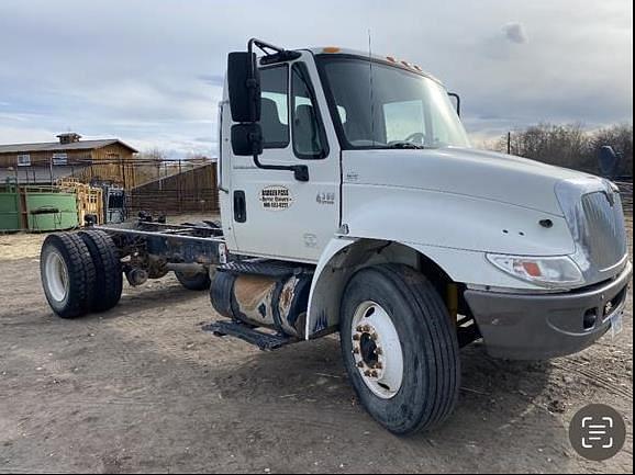 Image of International Durastar 4300 equipment image 2
