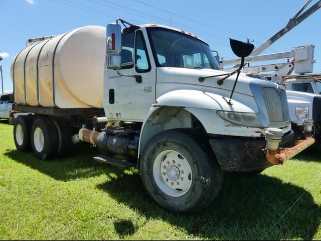 Image of International 4400 equipment image 1