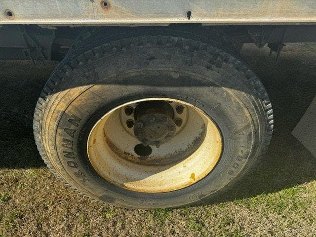 Image of International DuraStar 4400 equipment image 4