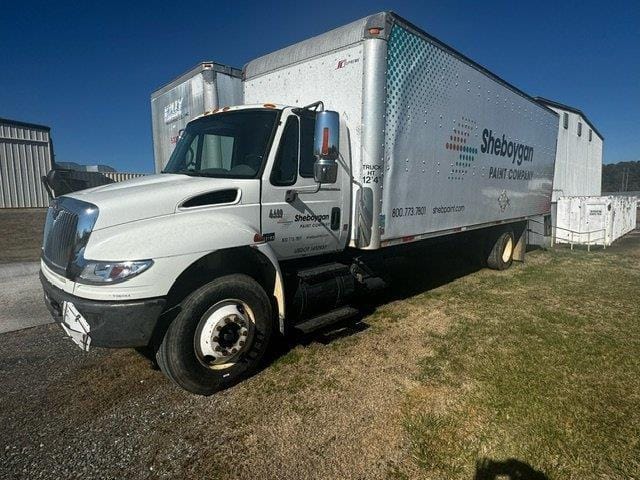 2006 International DuraStar 4400 Equipment Image0