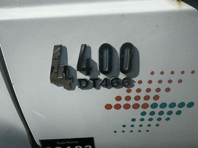 Image of International DuraStar 4400 equipment image 3