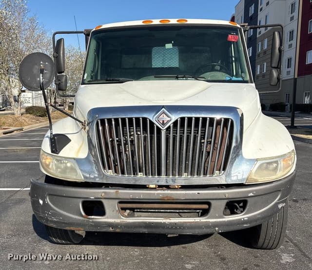 Image of International 4300 SBA equipment image 1