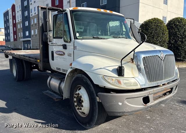 Image of International 4300 SBA equipment image 2